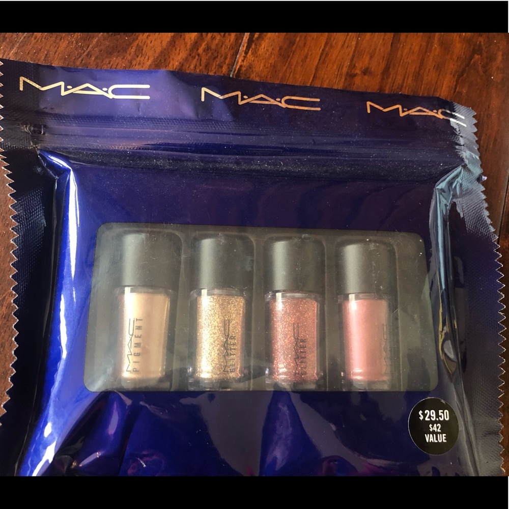NIB MAC Eyeshadows 2 Glitter 2 Pigment Eyeshadow